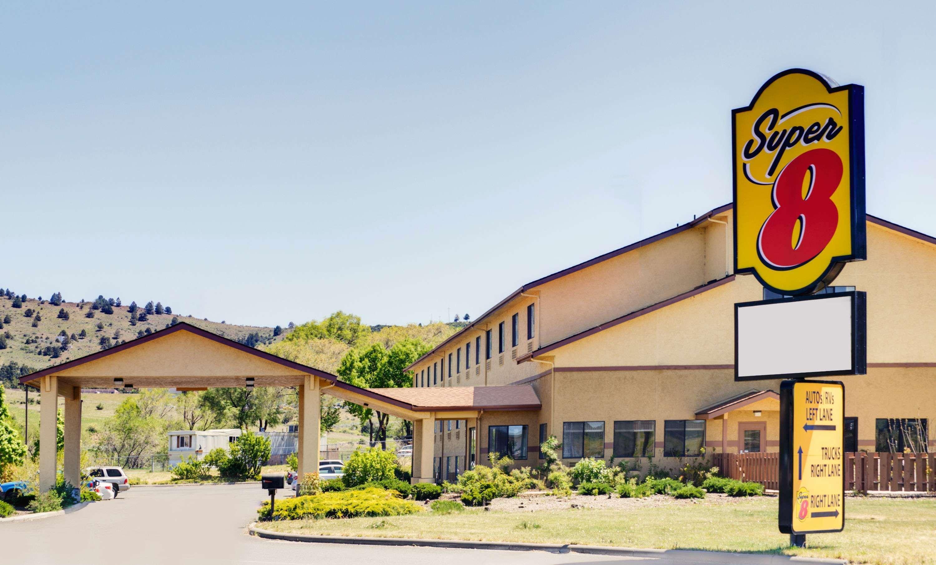 Super 8 By Wyndham Klamath Falls Exterior photo